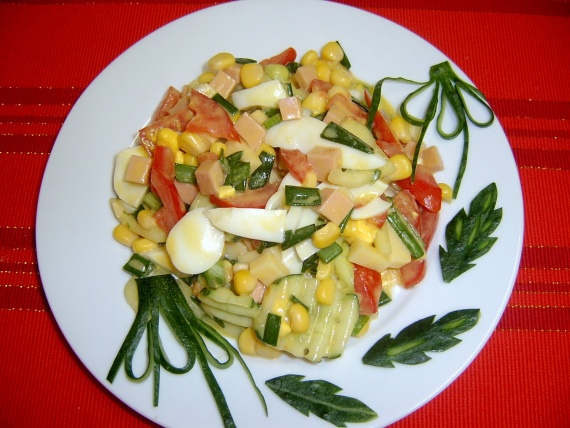 Салат с кукурузой и огурцом колбасой рецепт с