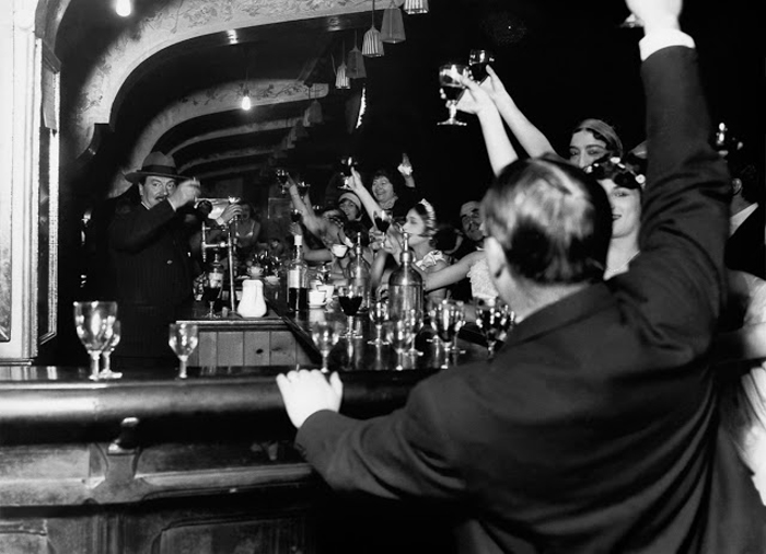 В баре алкоголь всегда лился рекой. 1929г.