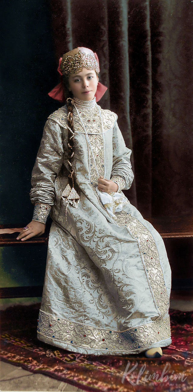 Гости костюмированного бала Романовых в раскрашенных фотографиях 1903 года
