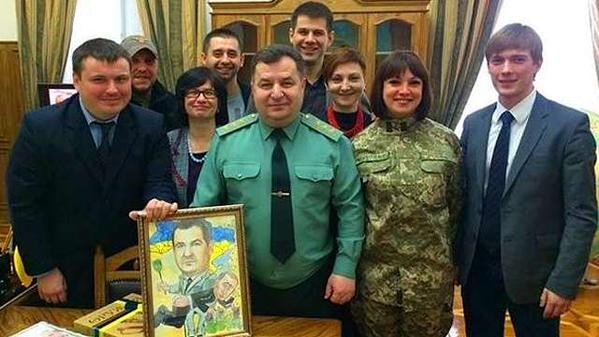 Полторак заманивает сосиской Полторак заманивает сосиской