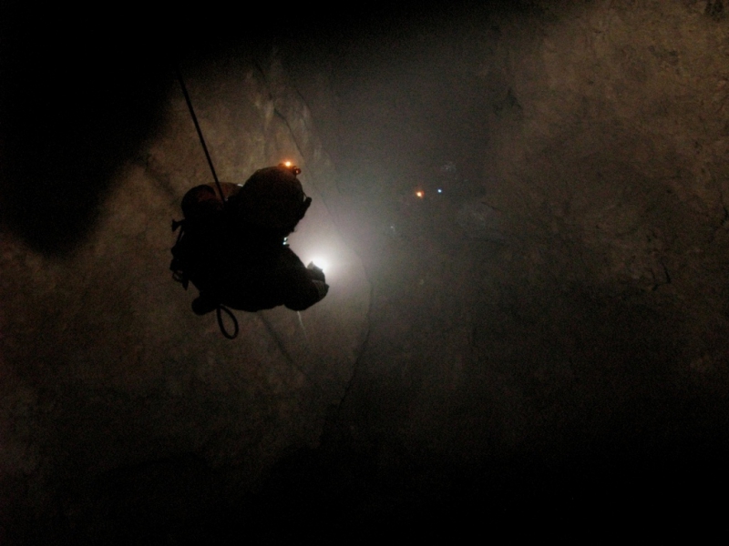Corvo Cave - a caverna mais profunda do mundo Corvo Cave, Abkhazia, no mundo, caverna