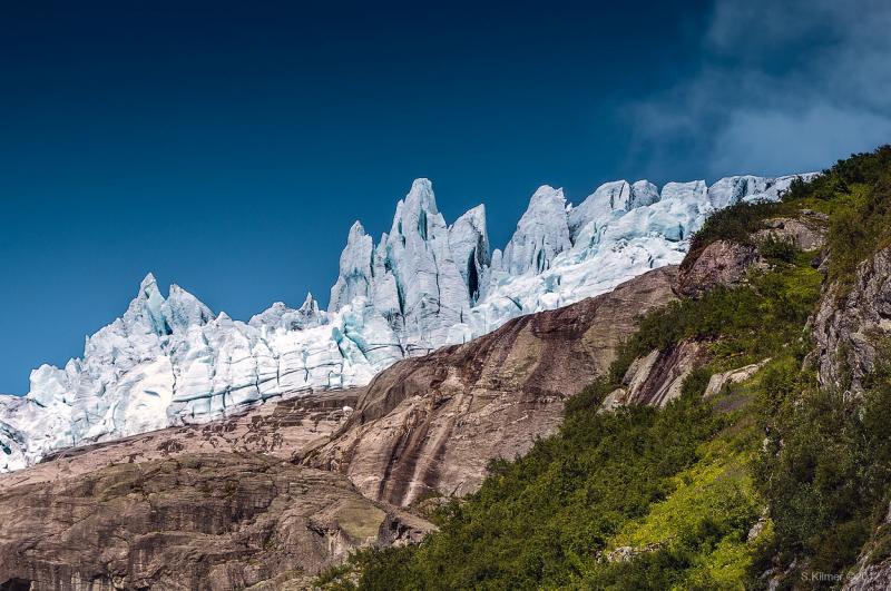 Скалы Юстедальсбреена, крупнейшего в континентальной Европе ледника