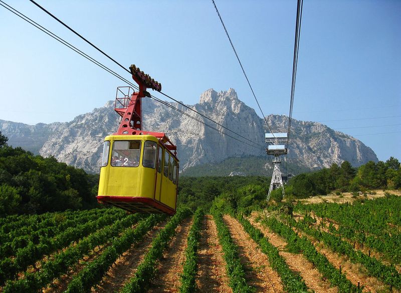 10 самых впечатляющих канатных дорог мира (46 фото)