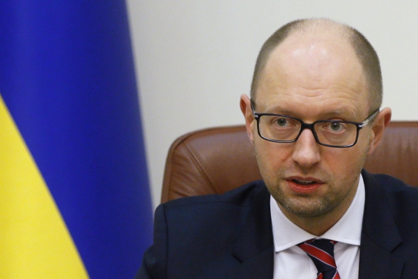 Яценюк объявил о прекращении торговли с Крымом Яценюк объявил о прекращении торговли с Крымом