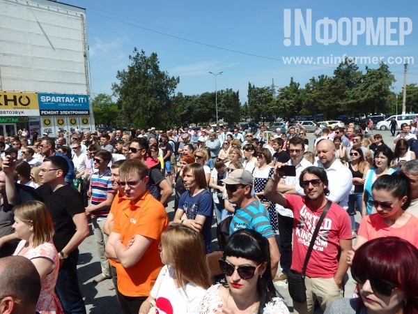 Митинг возле торгового центра «Муссон»
