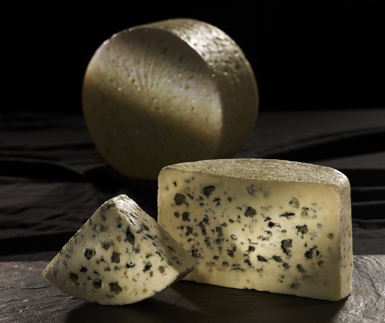 Рокфор(-Roquefort) - аристократ голубых кровей Рокфор(-Roquefort) - аристократ голубых кровей (39 фото)