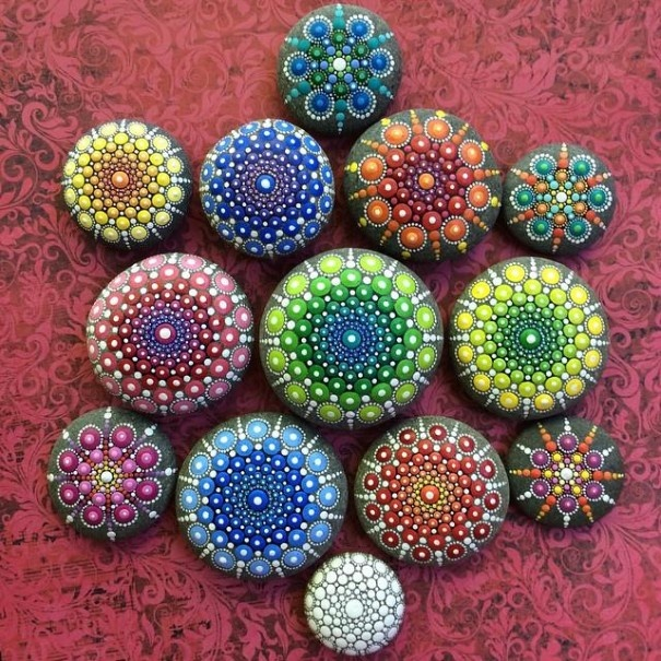 14769310-R3L8T8D-605-stone-art-mandala-elspeth-mclean-canada-3-605x605 (605x605, 489Kb)