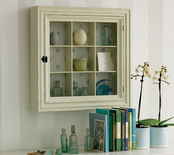   .      Laura Ashley