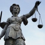 frankfurt_am_main-gerechtigkeitsbrunnen-detail-justitia_von_nordwesten-20110411-cropped-1024px