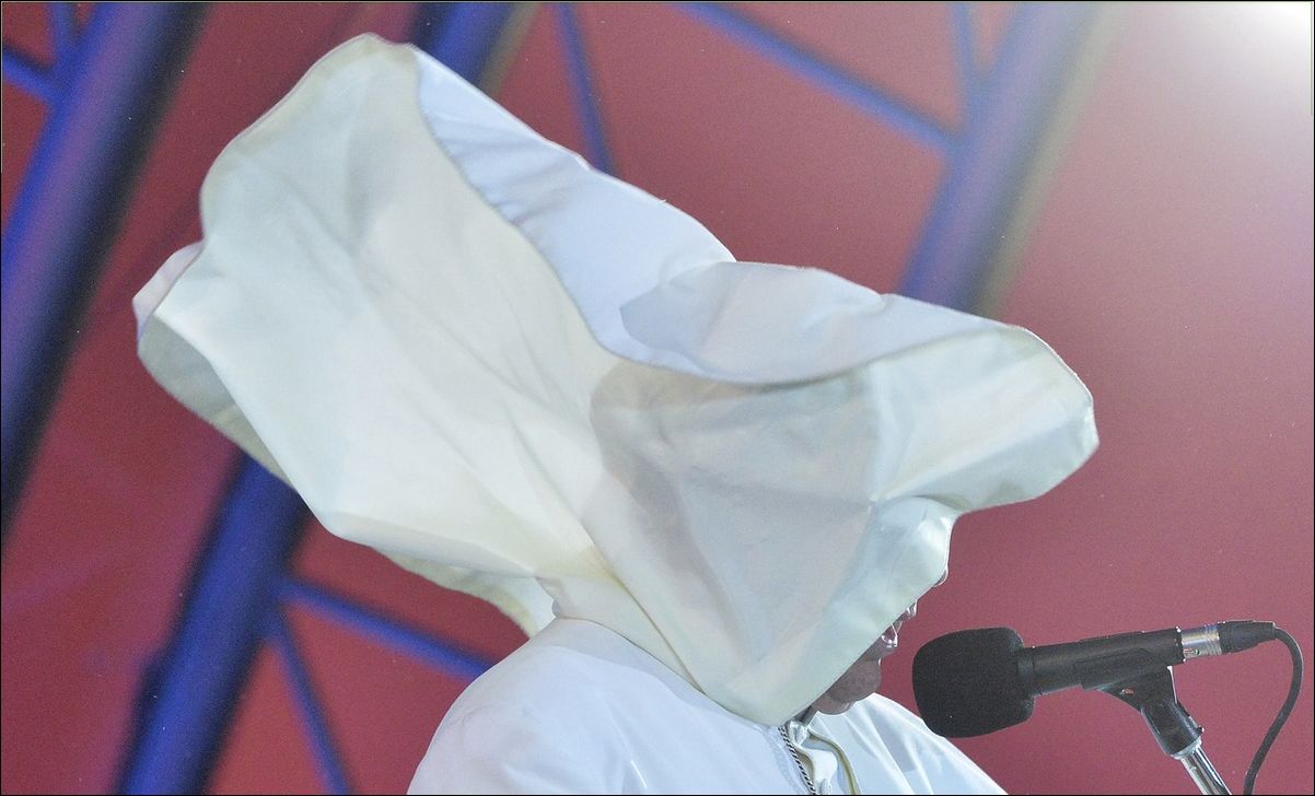 Папа Римский и ветер (14 фото) Папа Римский и ветер (14 фото)