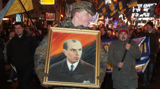 Молятся на Бандеру. В прямом смысле