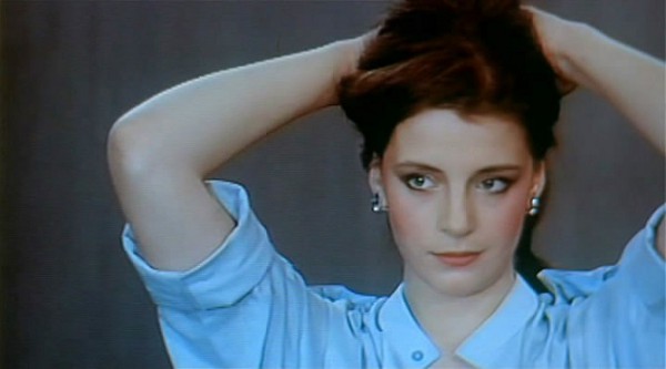 в 19-летнем возрасте Евгения Крюкова снялась в фильме «Секс и перестройка»