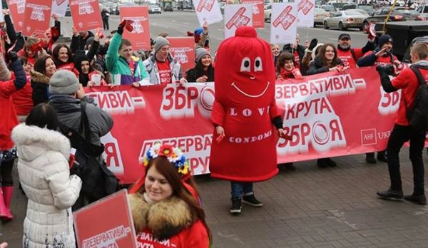 Марш презервативов-Киев-14-02-2015