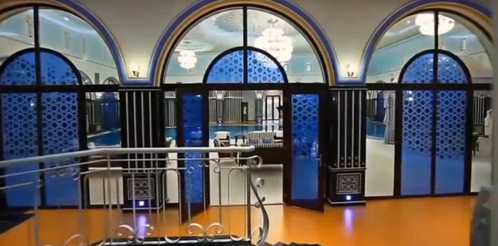 Вход к бассейну в доме Алишера Усианова Вход к бассейну в доме Алишера Усианова