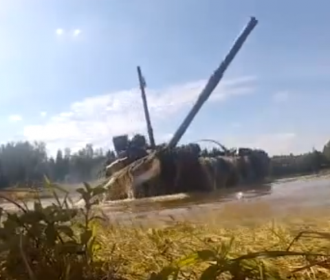 Т-90 ездят под водой на пятиметровой глубине (видео)