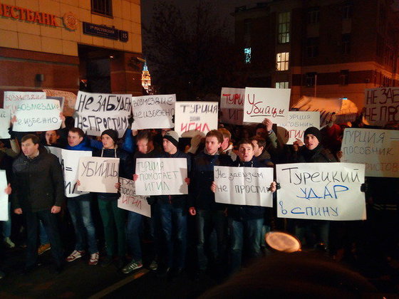 Турция паникует из-за массовой акции протеста россиян у посольства