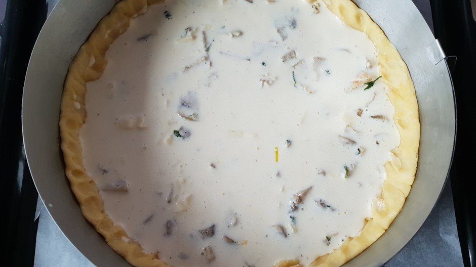 Заливной пирог с курицей и грибами