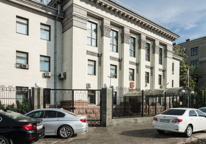 В Киеве под вымышленным предлогом задержаны сотрудники посольства России В Киеве под вымышленным предлогом задержаны сотрудники посольства России