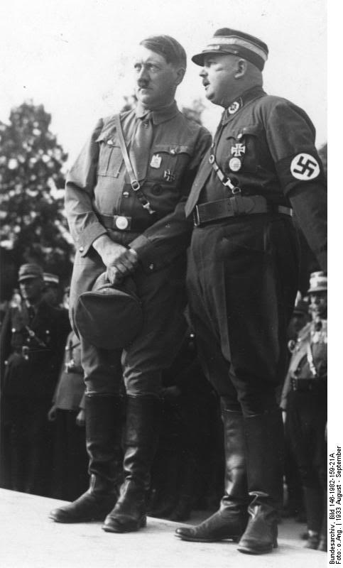 Bundesarchiv_Bild_146-1982-159-21A_Nrnberg_Reichsparteitag_Hitler_und_Rhm