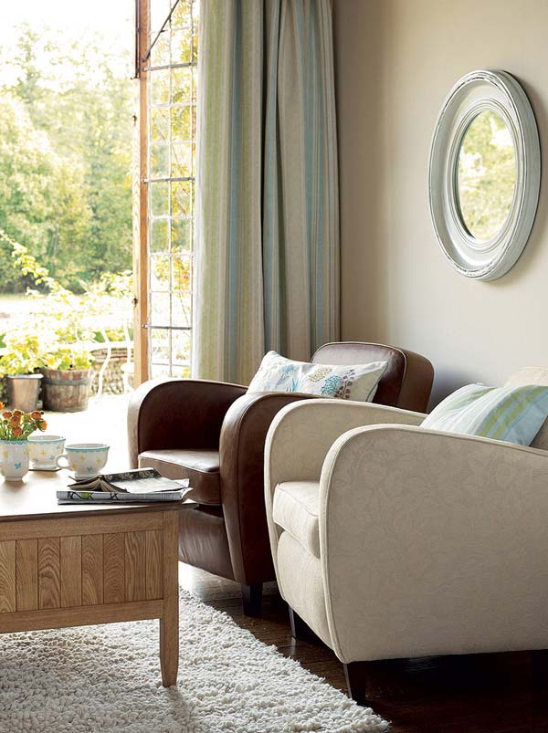   .      Laura Ashley