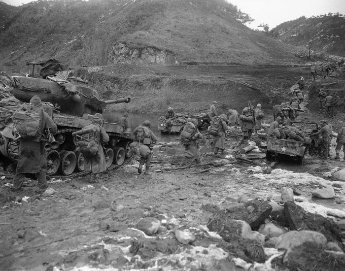 Корейская война на снимках военных фотографов (49 фото) Корейская война на снимках военных фотографов (49 фото)