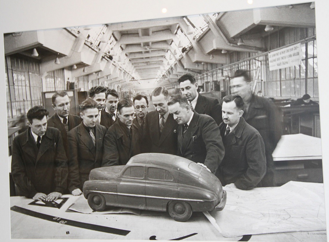 Промышленность СССР и лица советских людей на выставке в Центре фотогр Промышленность СССР и лица советских людей на выставке в Центре фотогр лица, людей, промышленность, советских, ссср