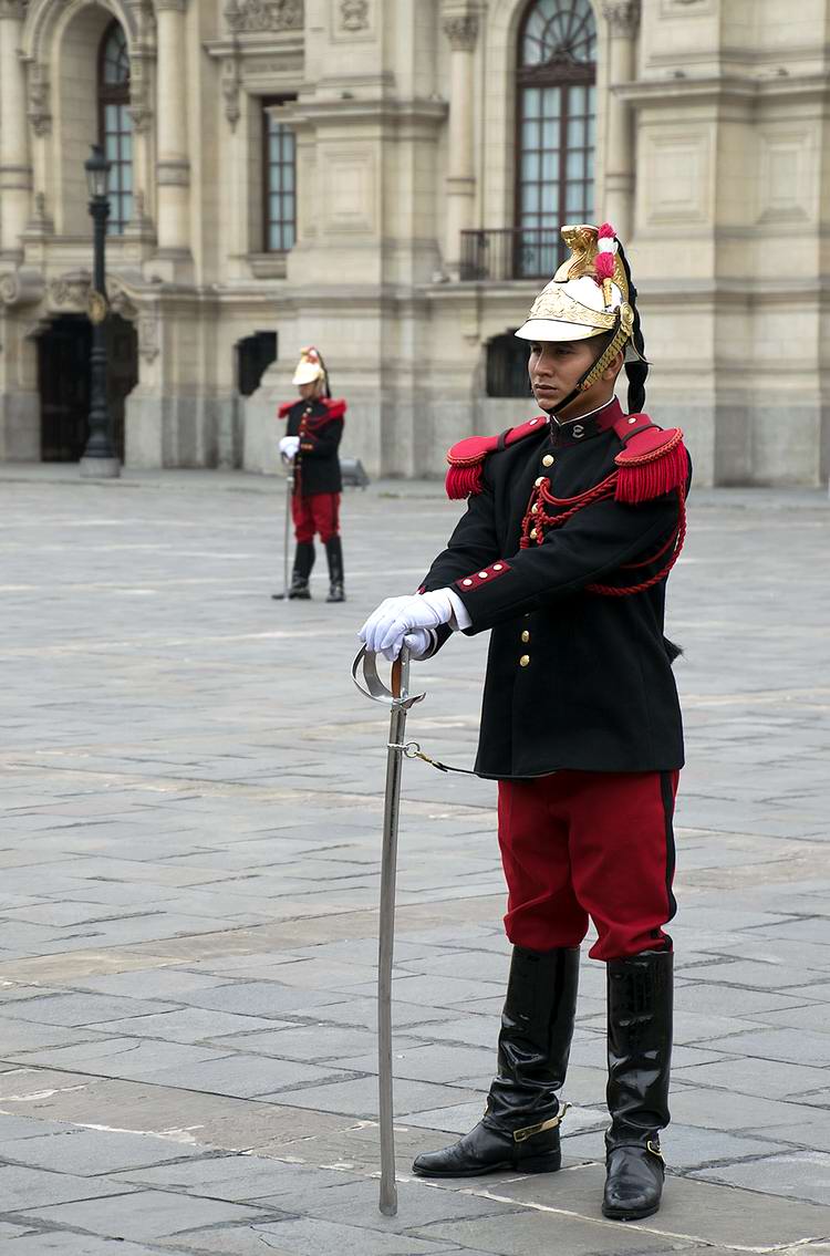 Драгуны с конскими хвостами: Президентская гвардия Перу (27)