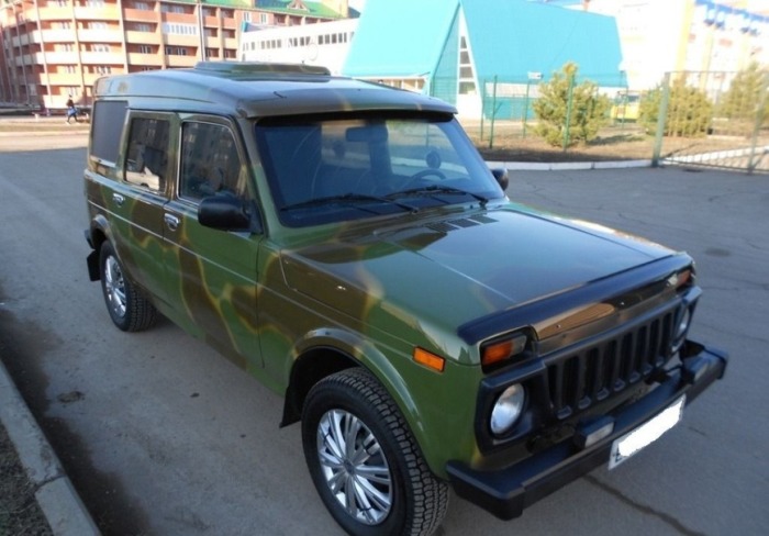 Служебный автомобиль Лаура с броней. Служебный автомобиль Лаура с броней.