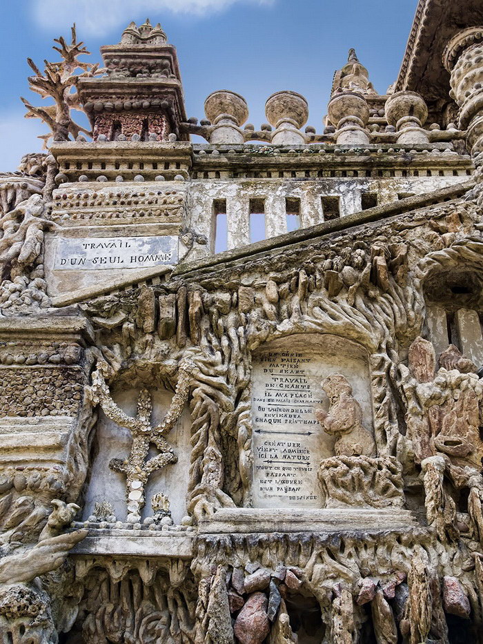 Дворец Le Palais Ideal, построенный обычным почтальоном за 33 года