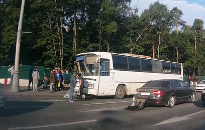 Крупное ДТП с 4 пострадавшими произошло на Волоколамском шоссе Крупное ДТП с 4 пострадавшими произошло на Волоколамском шоссе