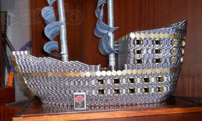 Корабль из 17 тысяч монет Корабль из 17 тысяч монет монетки, поделка