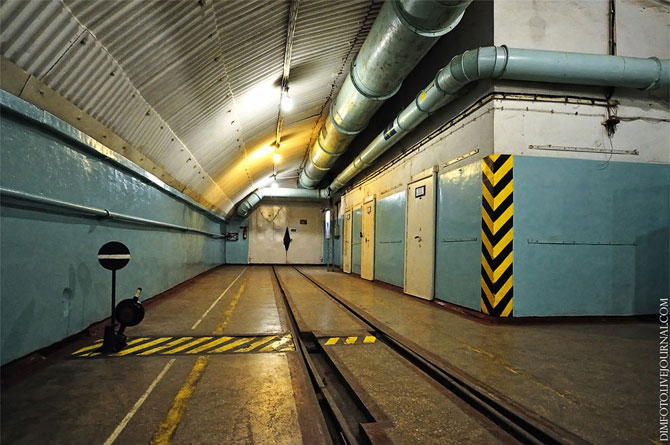 Подземная база подводных лодок