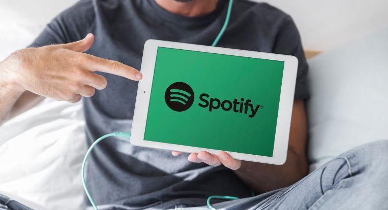 Акции Spotify снизились более чем на 4,5% после повышения цен на подписку Акции Spotify снизились более чем на 4,5% после повышения цен на подписку