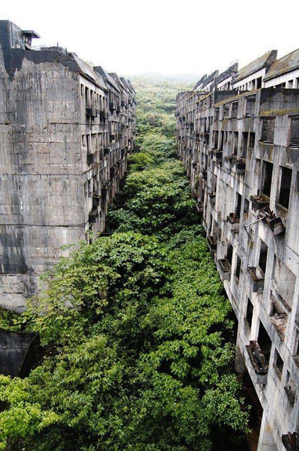 The 33 Most Beautiful Abandoned Places In The World 26