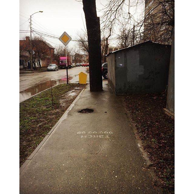 26. Тротуар, бессмысленный и беспощадный! 26. Тротуар, бессмысленный и беспощадный! люди, приколы, россия, юмор