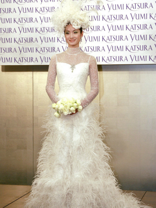 Свадебное платье от японского дизайнера Гинза Танака украшают 502 бриллианта и 1000 жемчужин.