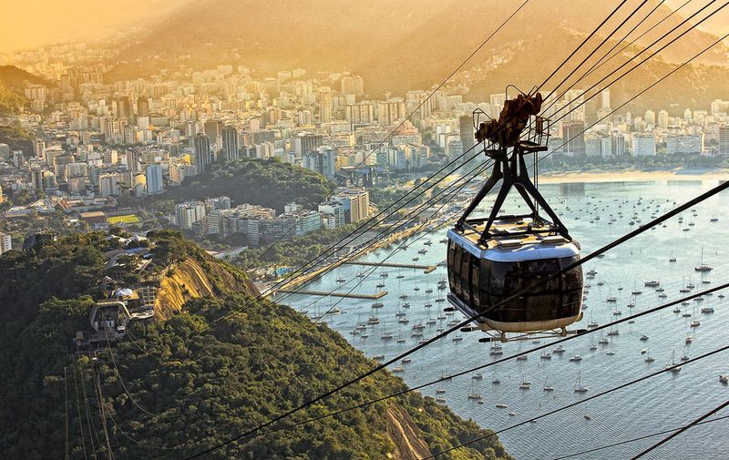 10 самых впечатляющих канатных дорог мира (46 фото)