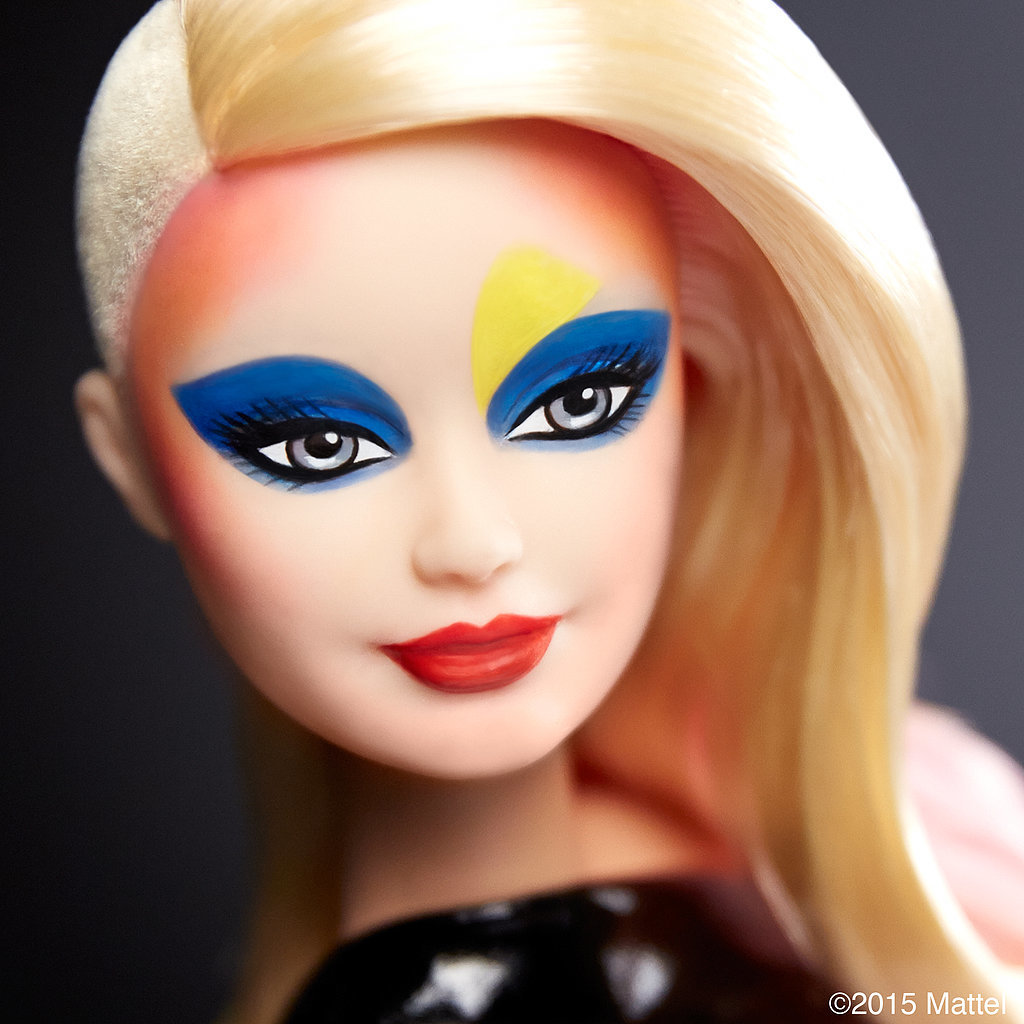 Ах, какая куколка: Барби примерила бьюти-образы Недели моды в Париже
