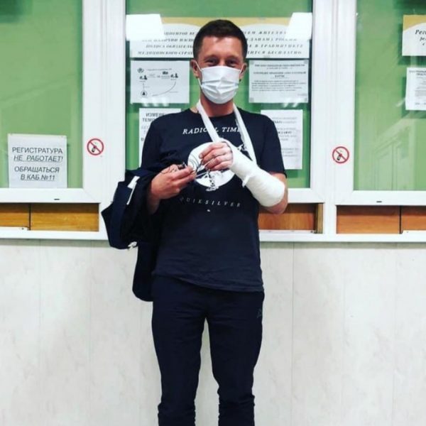 “Это элементарная секта” – Избитый оператор Собчак пообщался с прессой