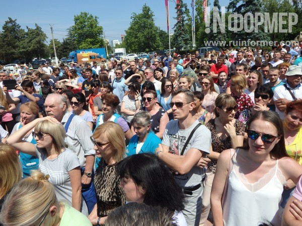 Митинг возле торгового центра «Муссон»