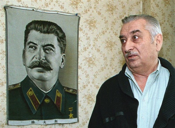 Сталины остались, Хрущевы уехали. Как живут потомки советских вождей? Сталины остались, Хрущевы уехали. Как живут потомки советских вождей?