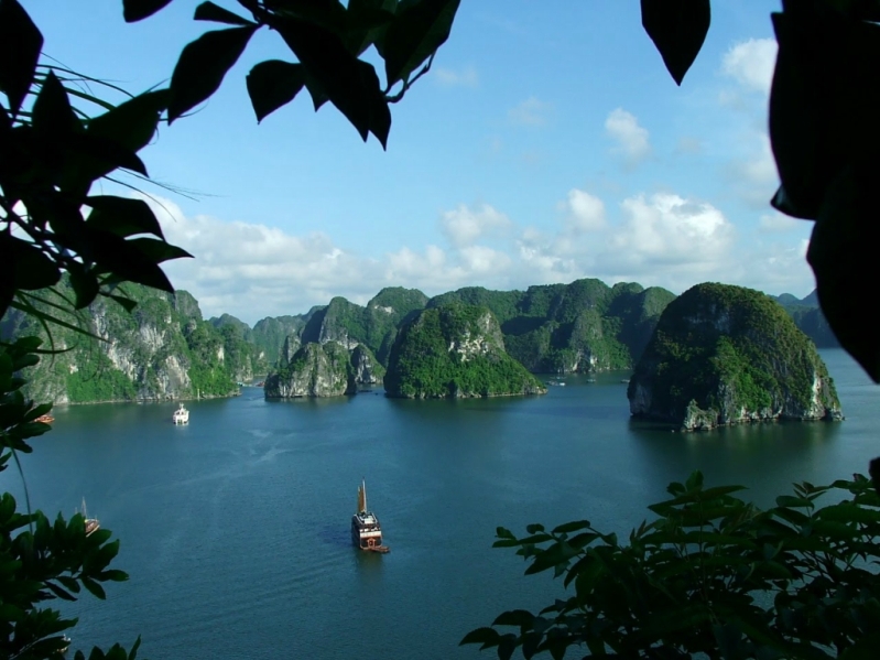   ().  / Ha Long Bay. Photo