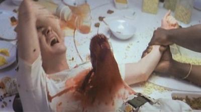 <B>Чужой (1979)</B><BR> Первое появление Чужого - чрезвычайно агрессивного инопланетного существа, жаждущего убить весь экипаж космического корабля, - в научно-фантастическом фильме ужасов малоизвестного на тот момент режиссёра Ридли Скотта. Самые культовые сцены мирового кинематографа