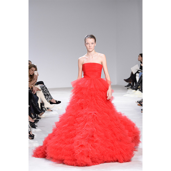 2.2 Giambattista Valli весна 2016 5 платьев, которые не стоит надевать на выпускной