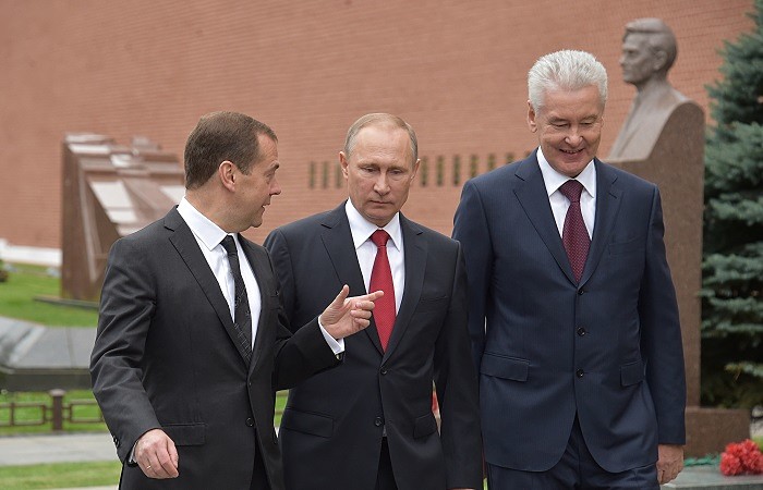 Медведев и Собянин возглавили рейтинг "преемников" Путина