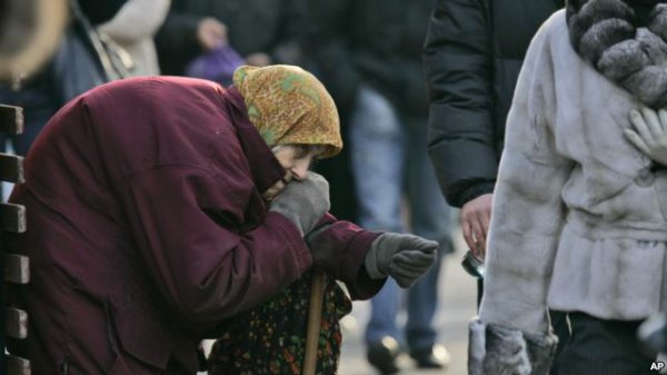 В Киеве предлагают для спасения гривны отказаться от выплаты пенсий  