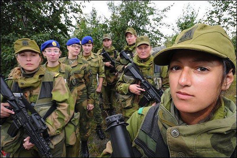 Страны, позволившие женщинам воевать и убивать (история в 19 фотографиях) Страны, позволившие женщинам воевать и убивать (история в 19 фотографиях)