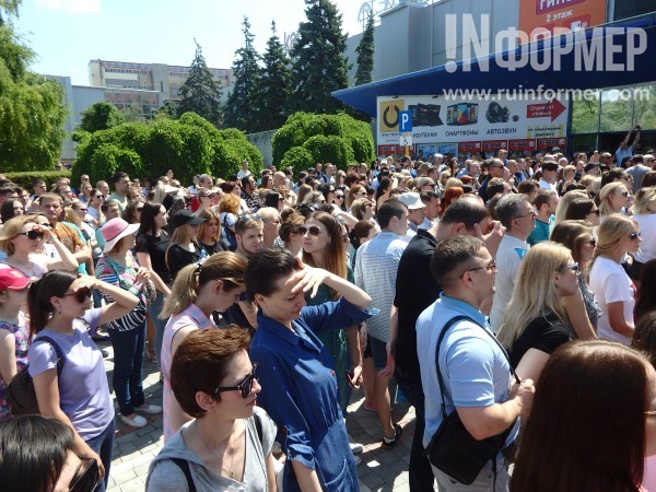Митинг возле торгового центра «Муссон»