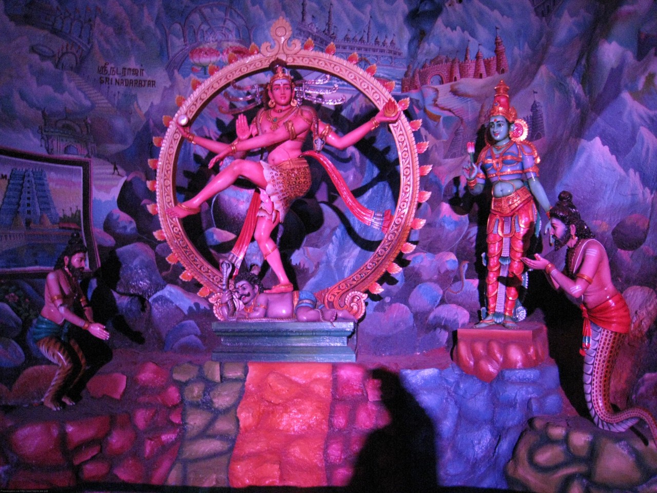 Пещеры Бату Кейвс (Batu Caves). Индонезия. Пещеры Бату Кейвс (Batu Caves). Индонезия.