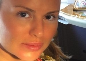 "Я не заплыла жиром": Анна Семенович ответила на снимки с пляжа свежими "Я не заплыла жиром": Анна Семенович ответила на снимки с пляжа свежими